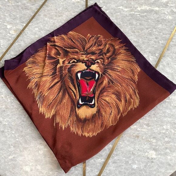 Beautiful vintage Krizia silk pocket square.  Perfect condition!  Gorgeous - Picture 1 of 3